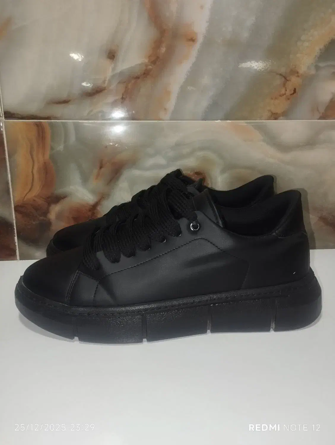 کفش|کیف، کفش، کمربند|ازنا, |دیوار