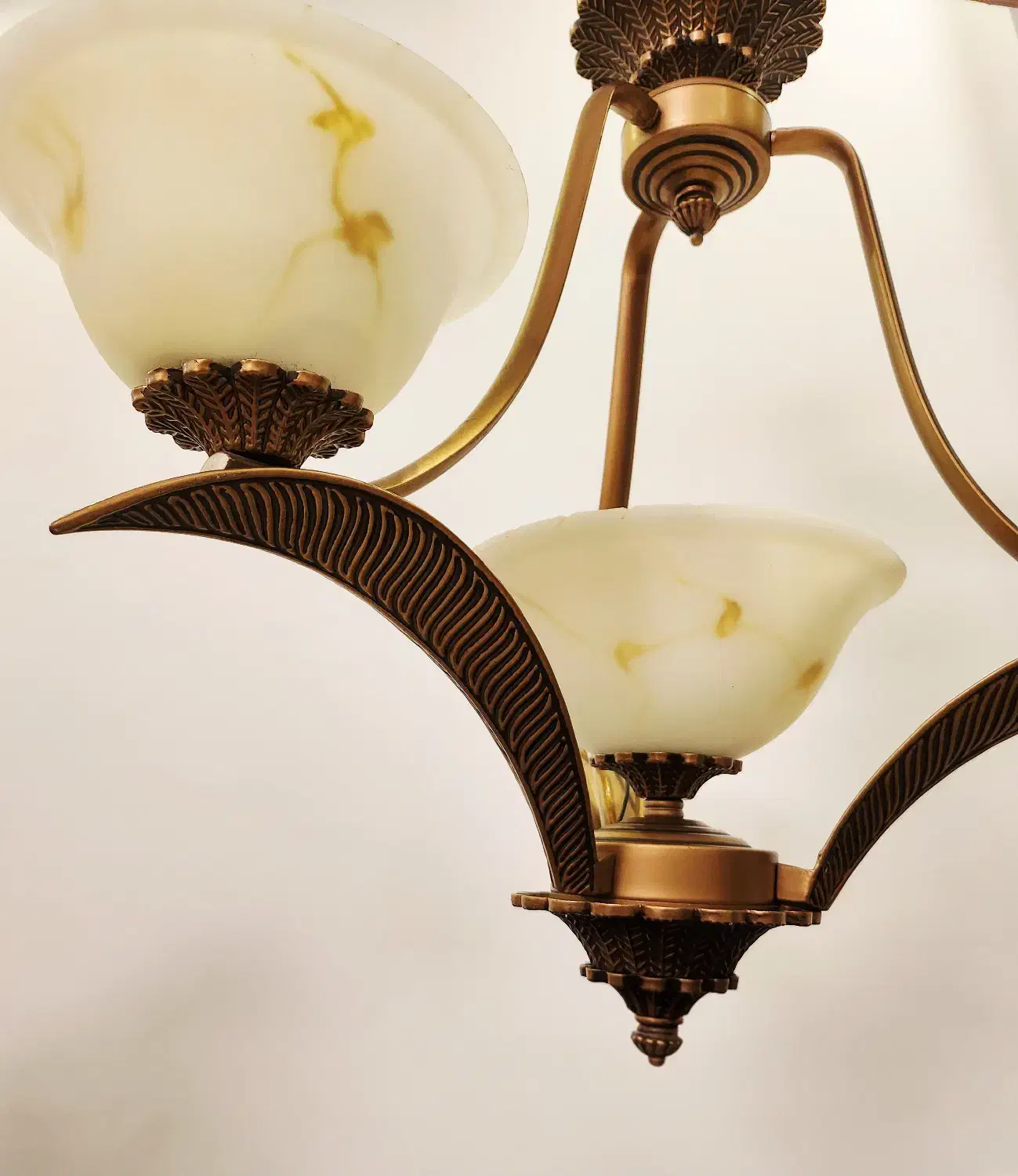 لوستر سه شاخه برنزی با دو دیوارکوب|لوستر و چراغ آویز|تهران, کاشانک|دیوار