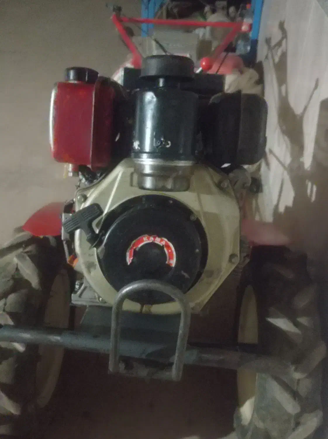 تیلر‌ کاما در حد نو|ماشین‌آلات صنعتی|قهستان, |دیوار