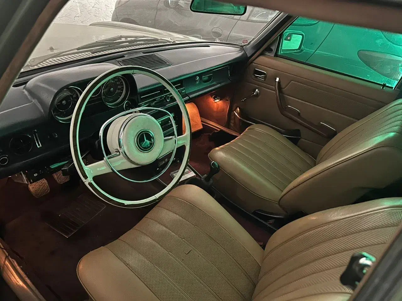 خودروی بنز w115|خودرو کلاسیک|تهران, بلوار کشاورز|دیوار