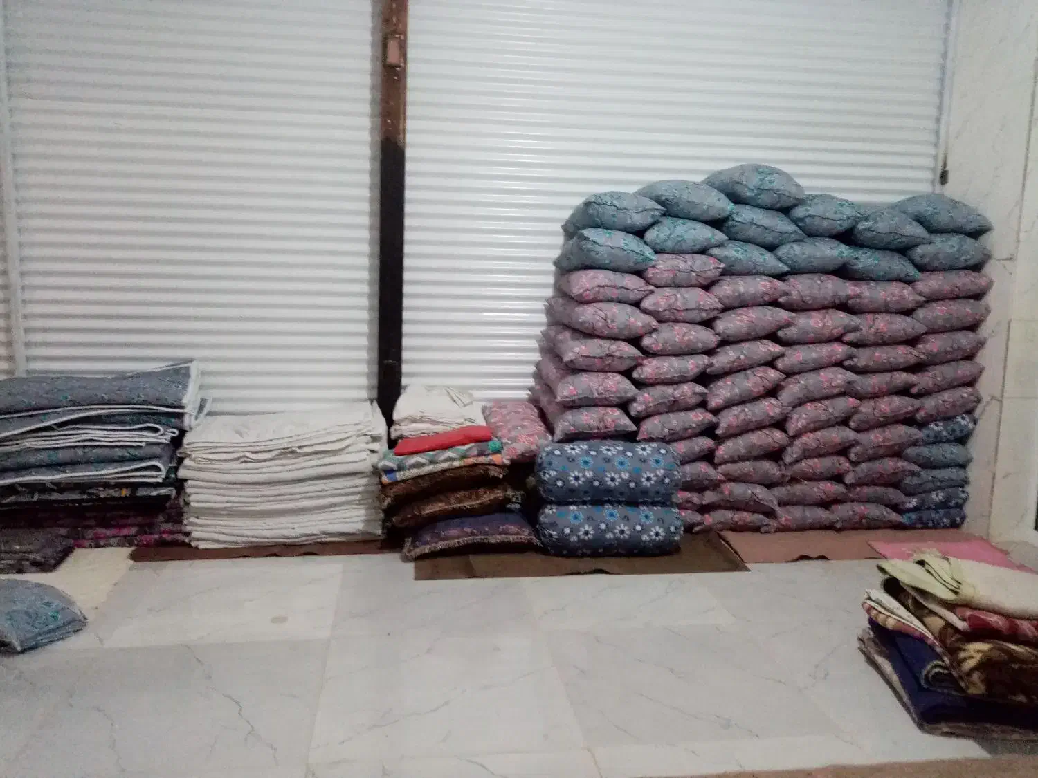 بالشت و روبالشی وتشک|رختخواب، بالش، پتو|بیرجند, |دیوار