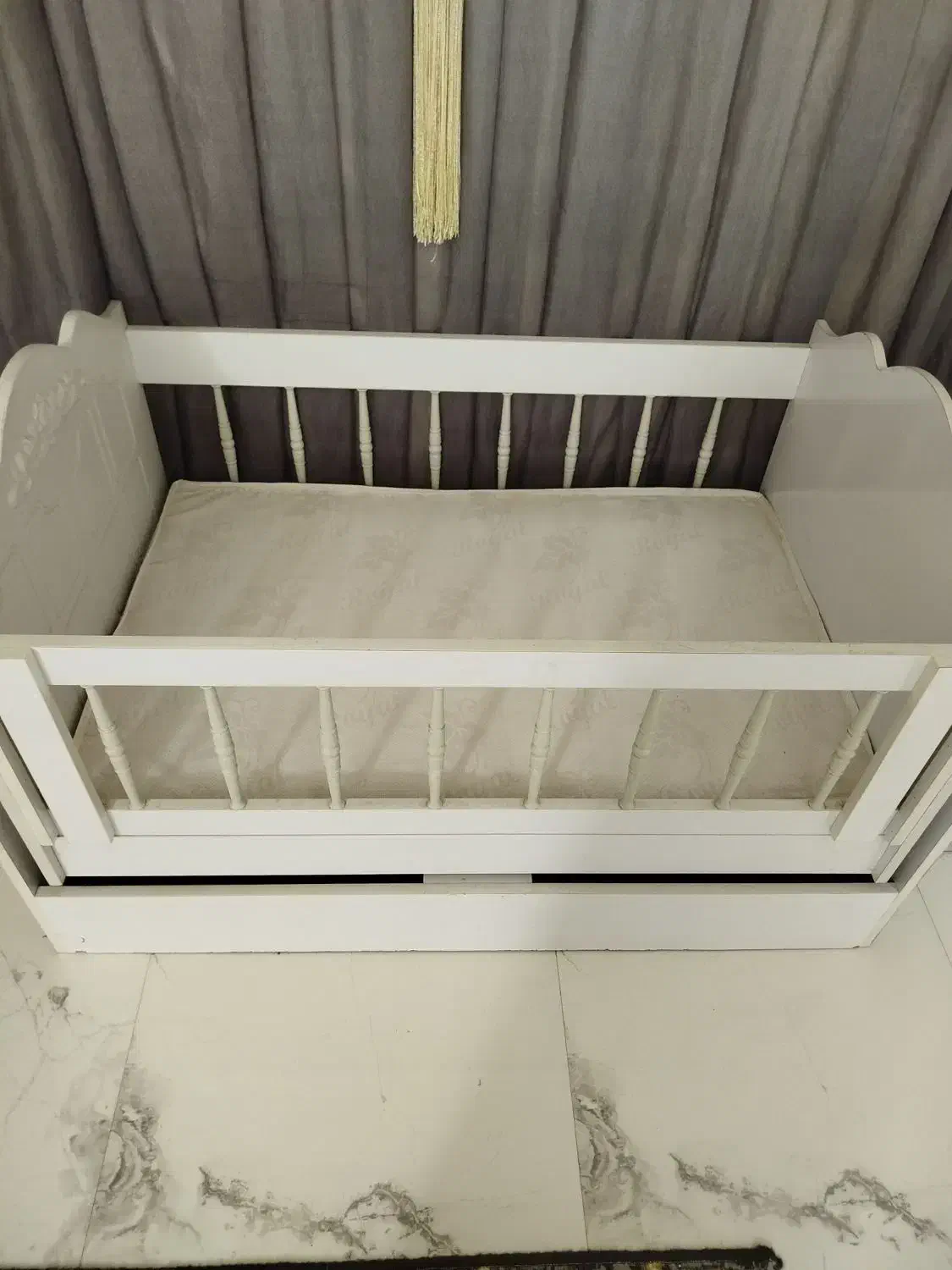 تخت خواب کودک دو کاره هم گهواره|تخت و صندلی بچه|مشهد, موعود|دیوار