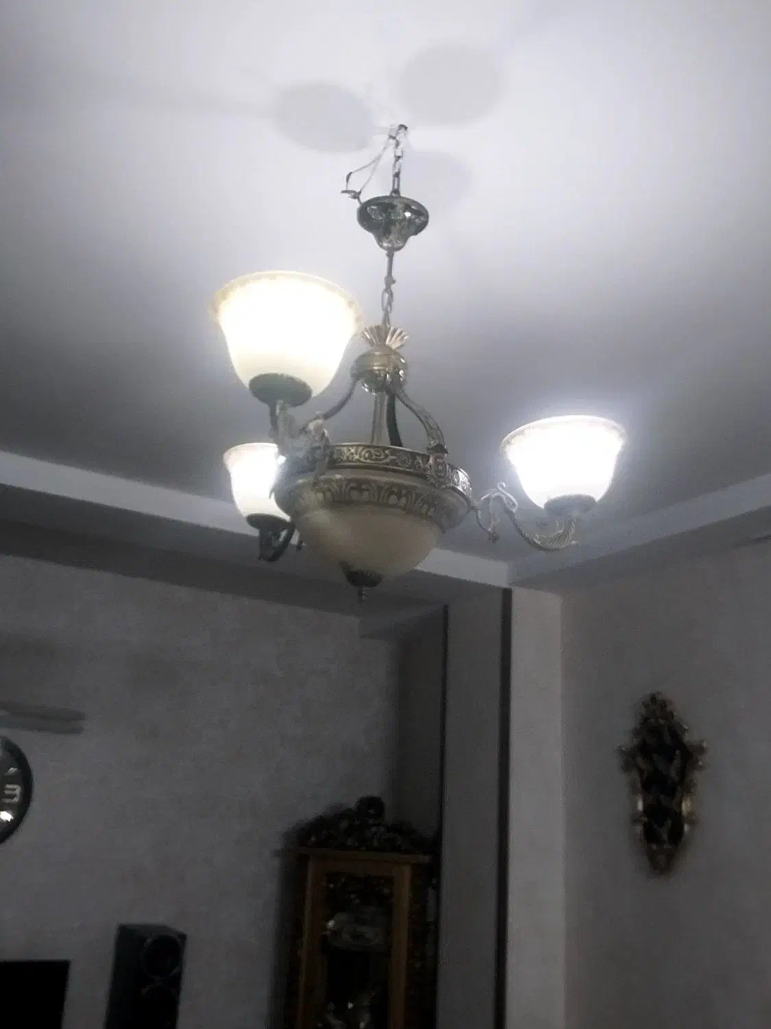 لوستر سه شاخه|لوستر و چراغ آویز|قرچک, شهرک مهستان|دیوار