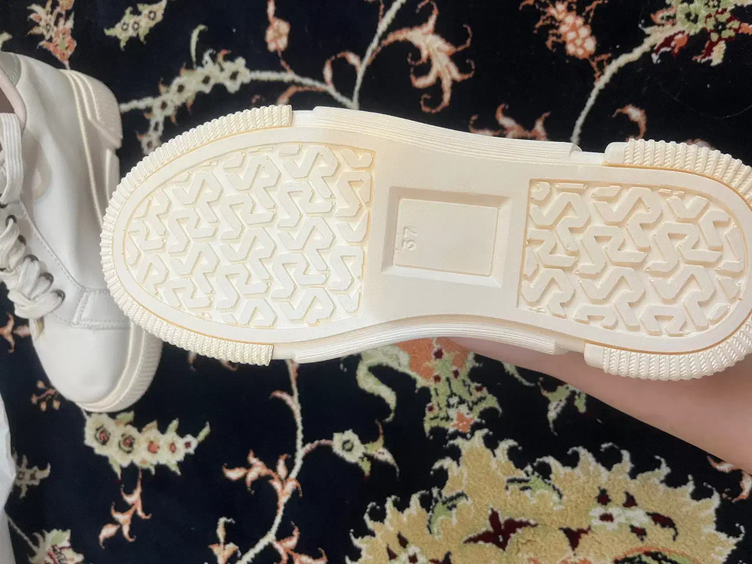 کتونی نو|کیف، کفش، کمربند|فومن, |دیوار