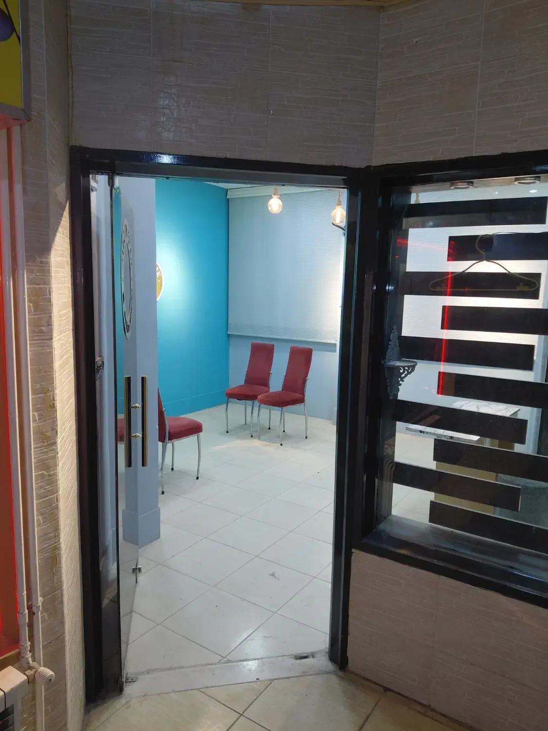 مغازه واقع در پاساژ نور ۱۷ متری مکان عالی|فروش مغازه و غرفه|بروجن, |دیوار