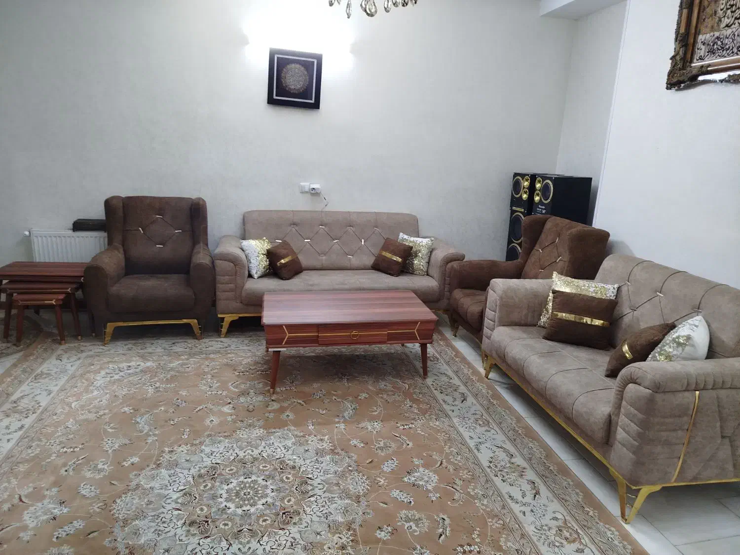 یک دست مبل ۷نفره به همراه جلو مبلیو میز تلوزیون|مبلمان خانگی و میز عسلی|محمدیه-قزوین, |دیوار