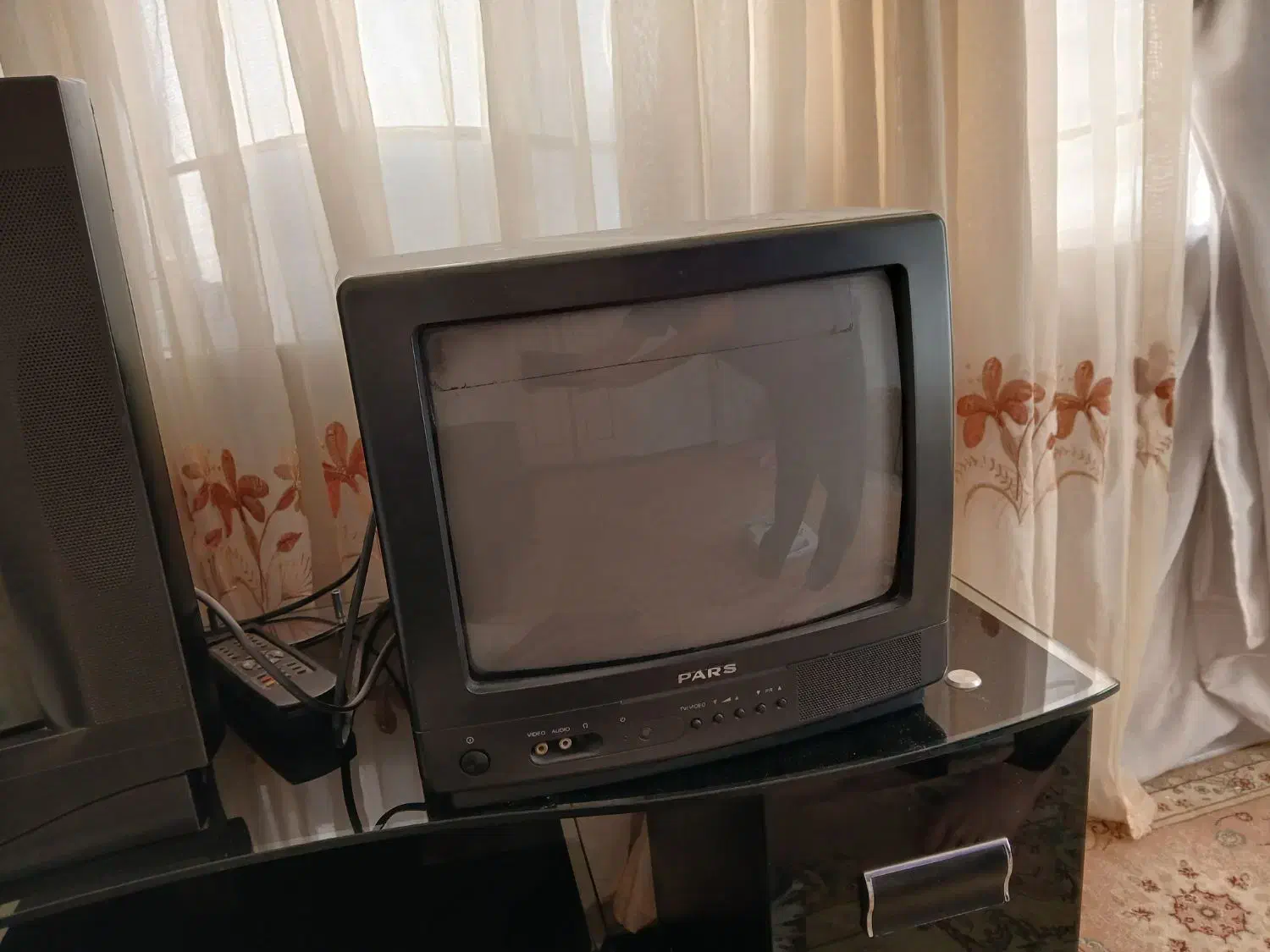 تلویزیون رنگی پارس (Pars) سالم و با تصویر شفاف|تلویزیون و پروژکتور|سقز, |دیوار