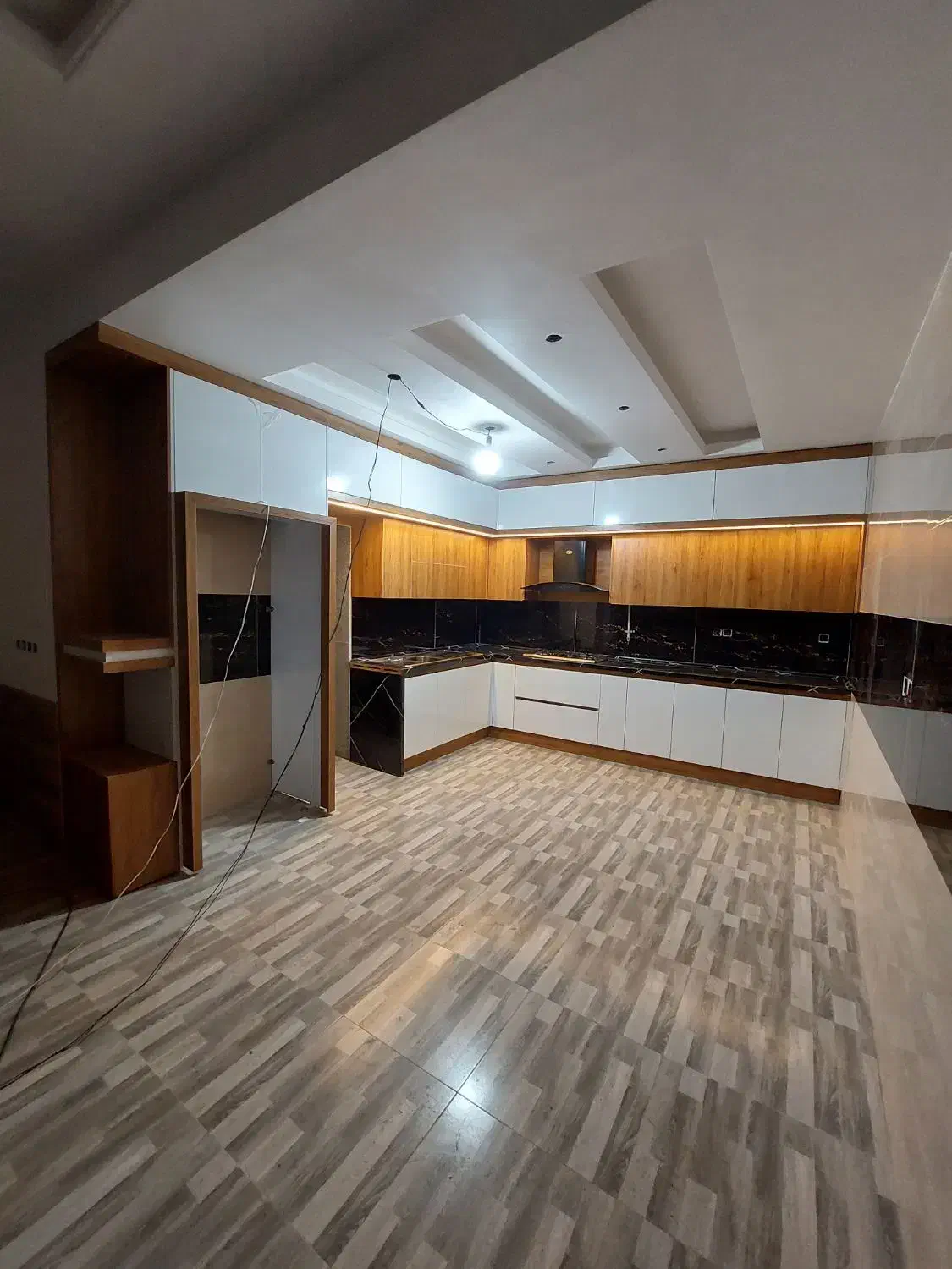 طراحی و ساخت کابینت مدرن هایگلاس با ضمانت|خدمات پیشه و مهارت|گنبد کاووس, |دیوار