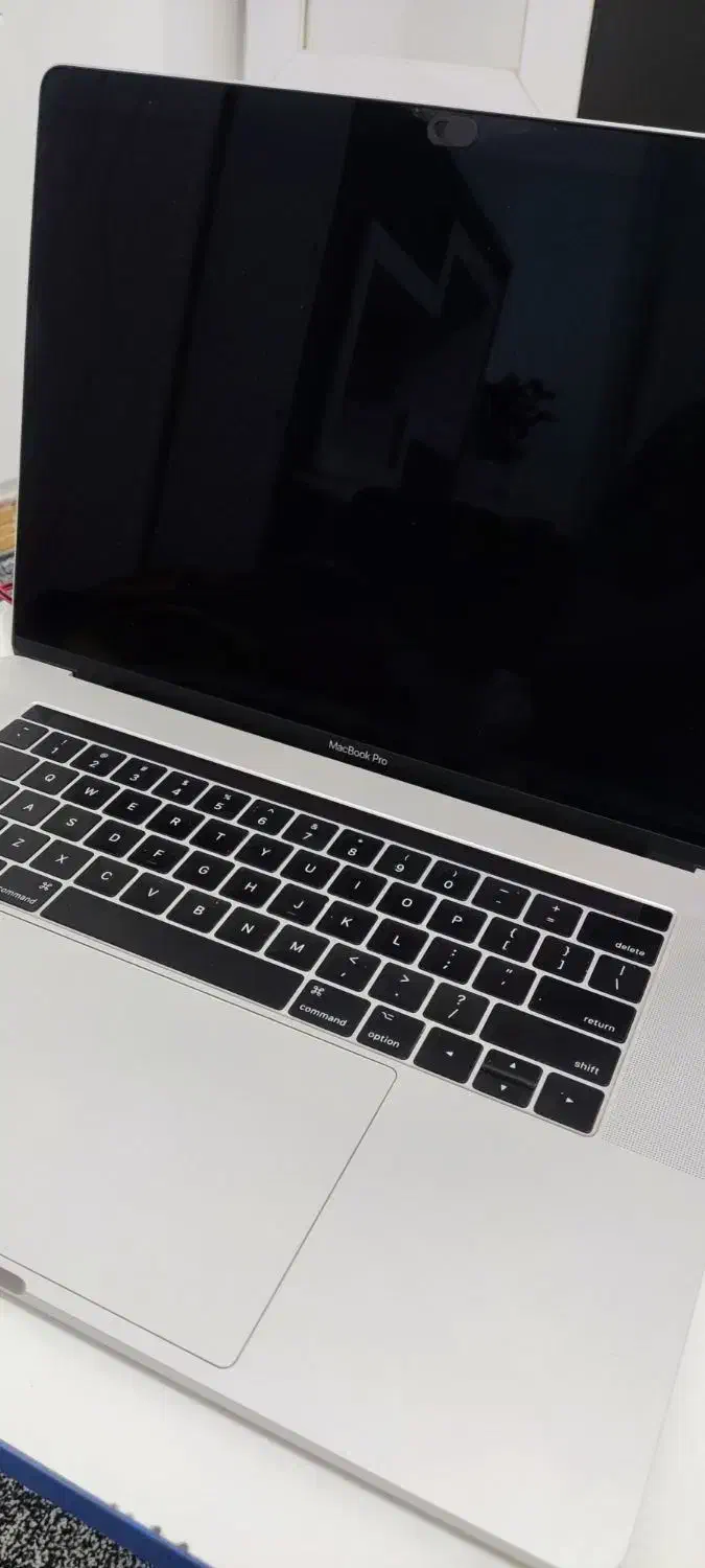 مک بوک پرو 2017 تاچ بار 15 اینچی|رایانه همراه|شیراز, گل سرخ|دیوار