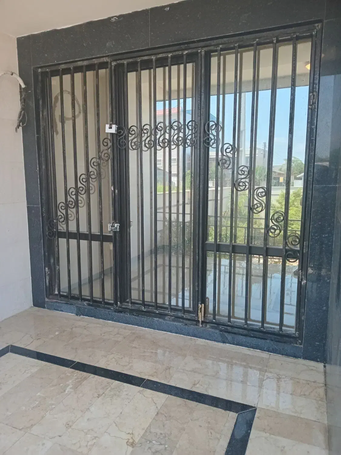 تولید وپخش درب آکاردئونی و  پله گرد و مدرن|خدمات پیشه و مهارت|آمل, |دیوار