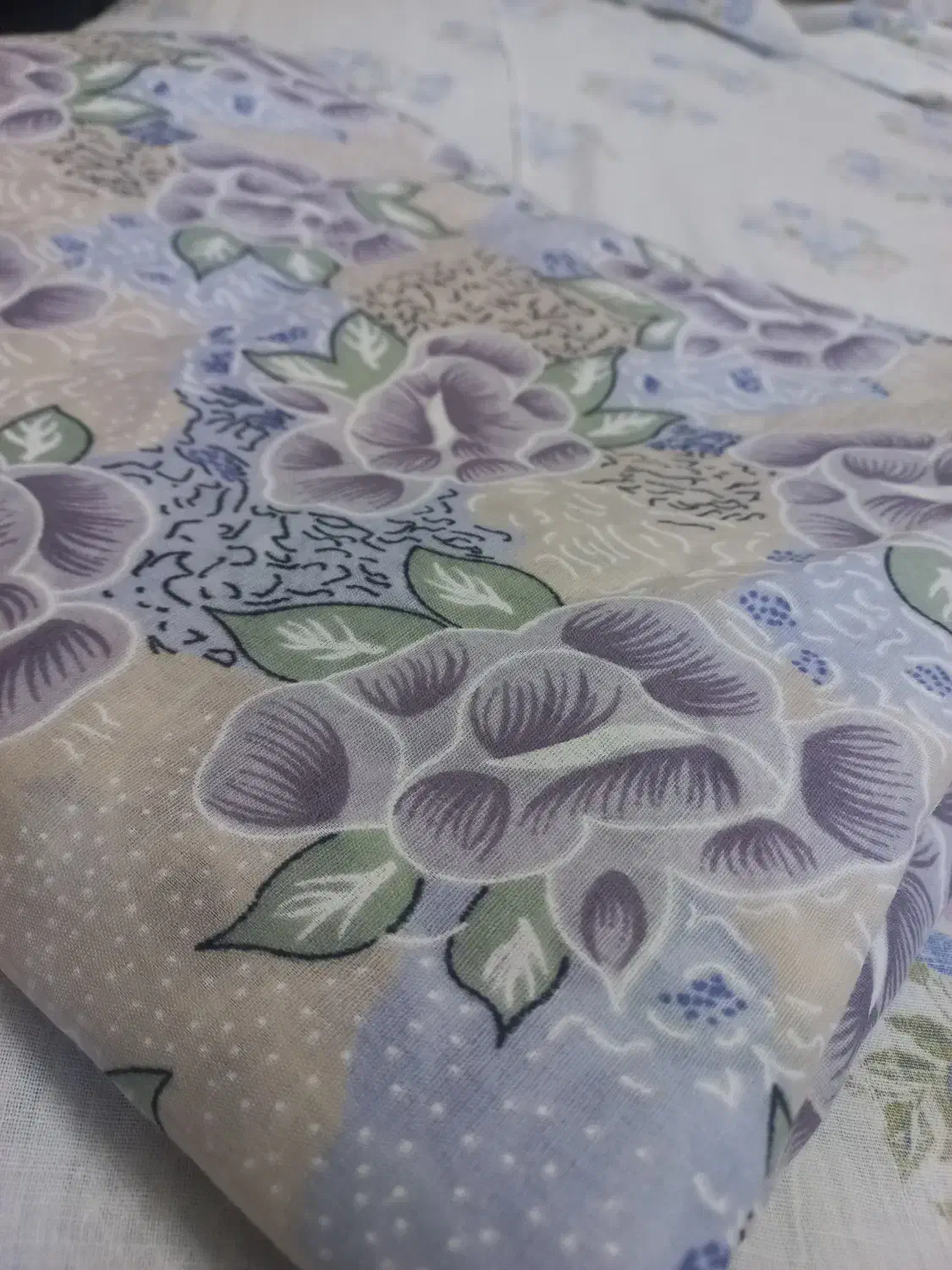 پارچه چادری|لباس|سمنان, |دیوار