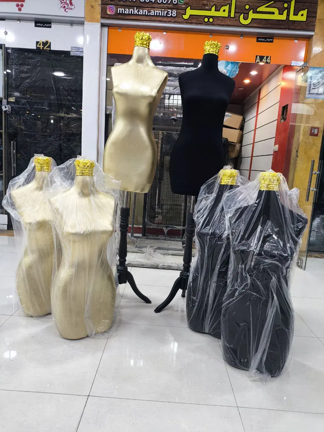 مانکن ویترینی حرفهای با پایه PVC|فروشگاه و مغازه|شیراز, شاهچراغ|دیوار