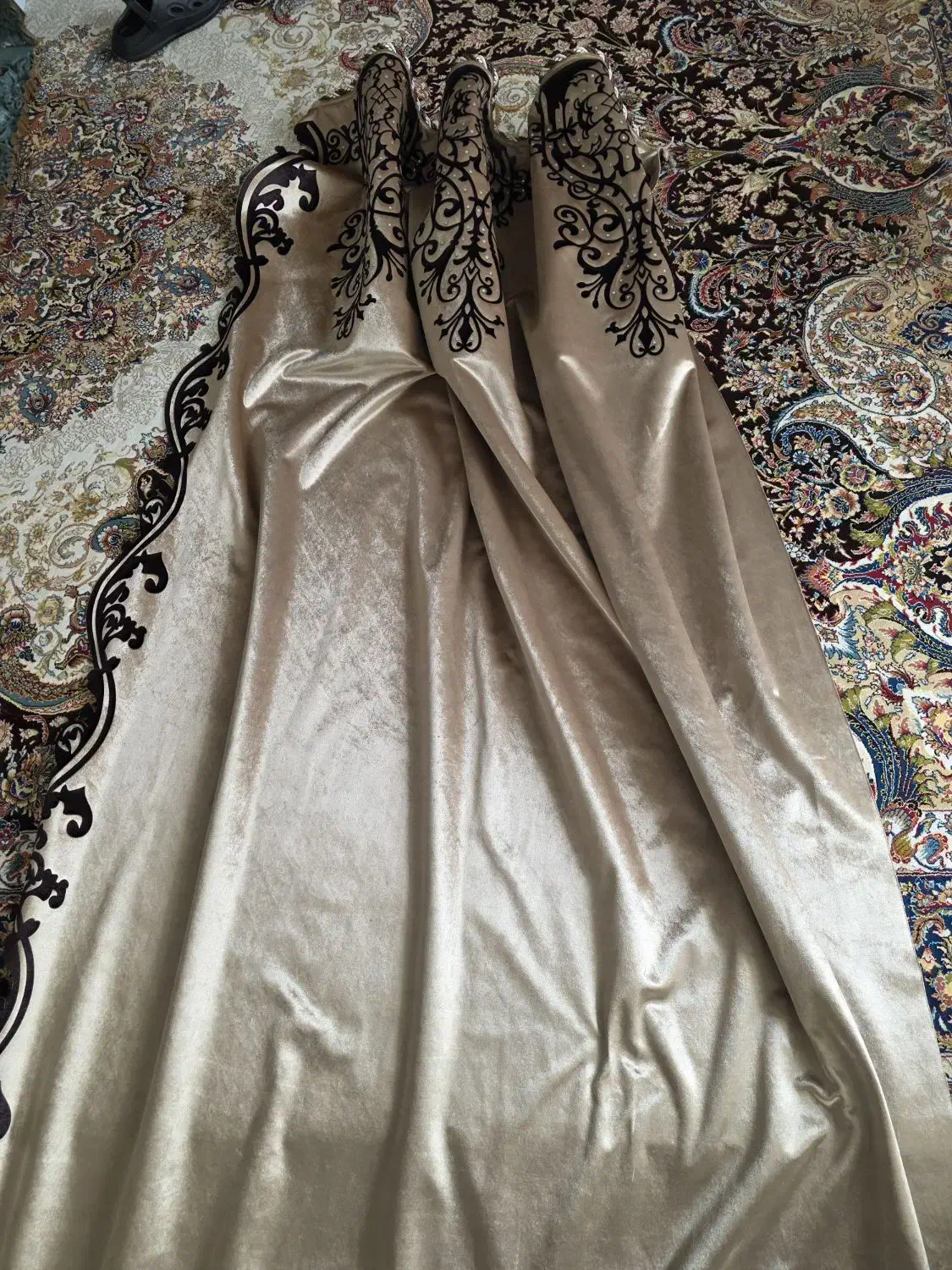 شال کنار پرده و کتیبه|پرده، رانر، رومیزی|خرمآباد, |دیوار