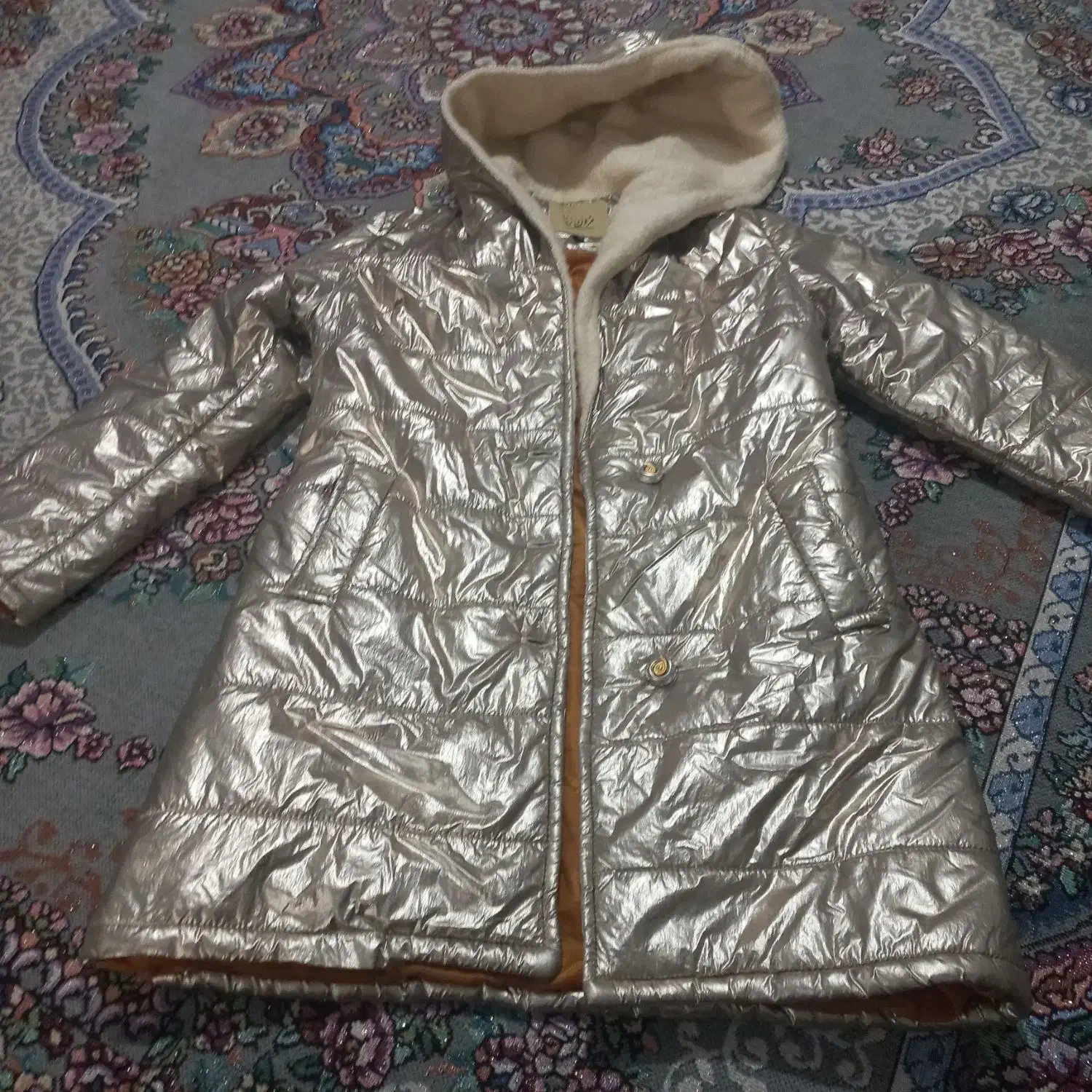 پالتو|لباس|کاشان, گارزگاه|دیوار