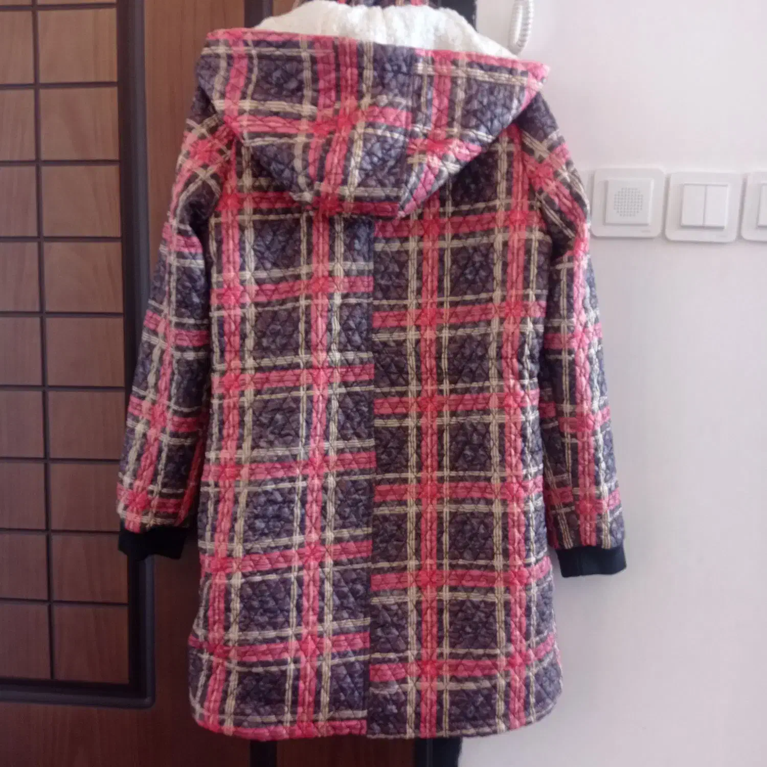 کاپشن|لباس|مرند, |دیوار