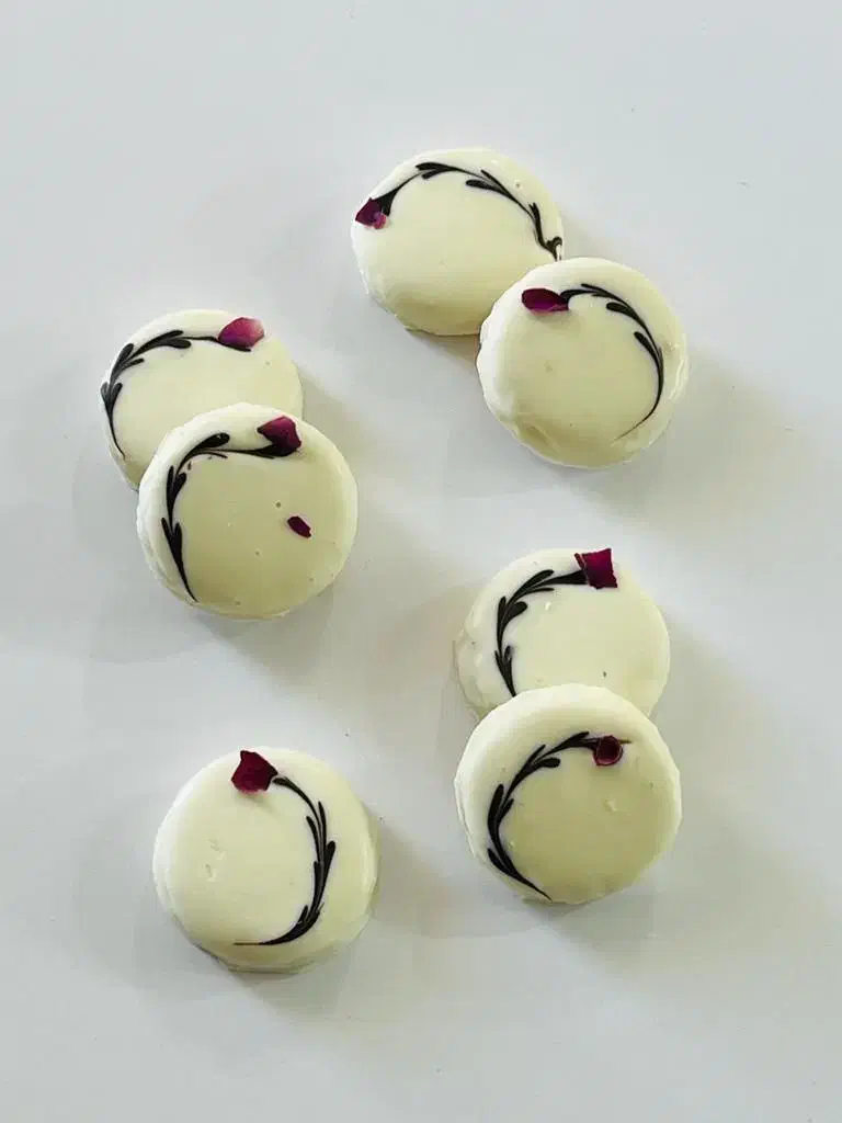 آموزش حضوری ۱۰ مدل شیرینی کرمدار مدرن در کرمان|خدمات آموزشی|کرمان, |دیوار