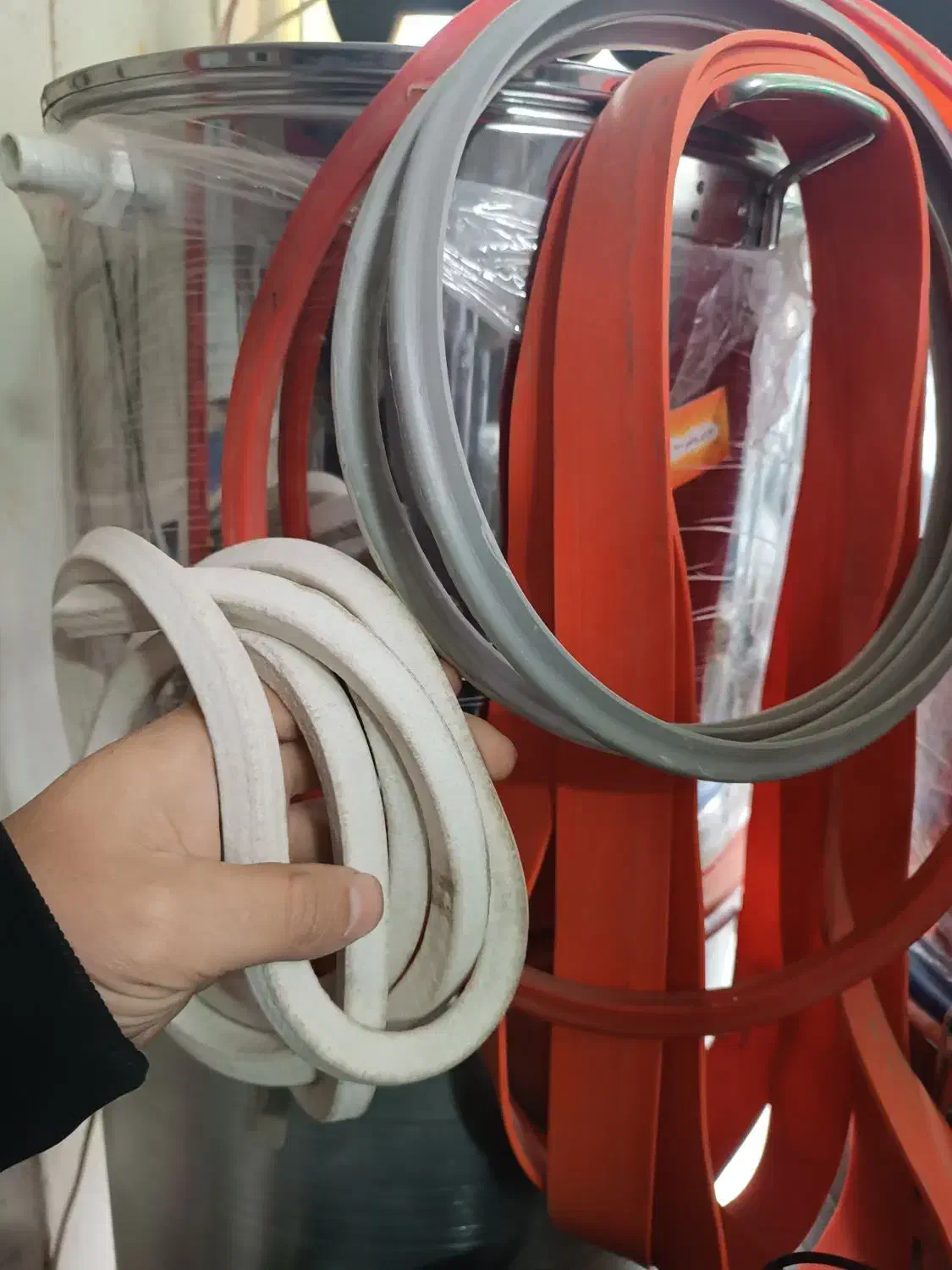 شلنگ قطعات گلابگیر و دبه دستگیره بزرگ|سایر لوازم برقی|مشهد, مصلی (کارمندان اول)|دیوار