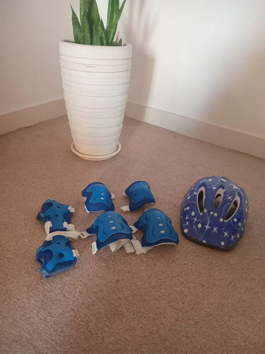 کفش اسکیت|دوچرخه، اسکیت، اسکوتر|چالوس, |دیوار