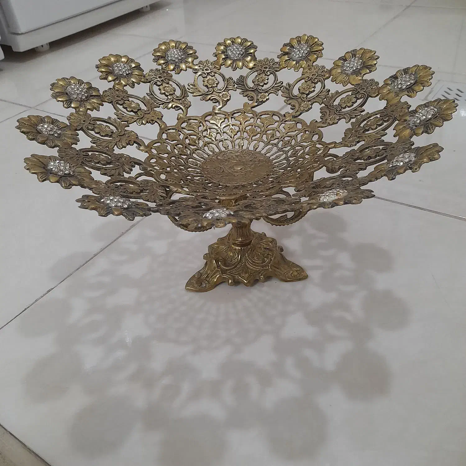 جامیوه برنزی|ظروف سرو و پذیرایی|بهارستان, |دیوار