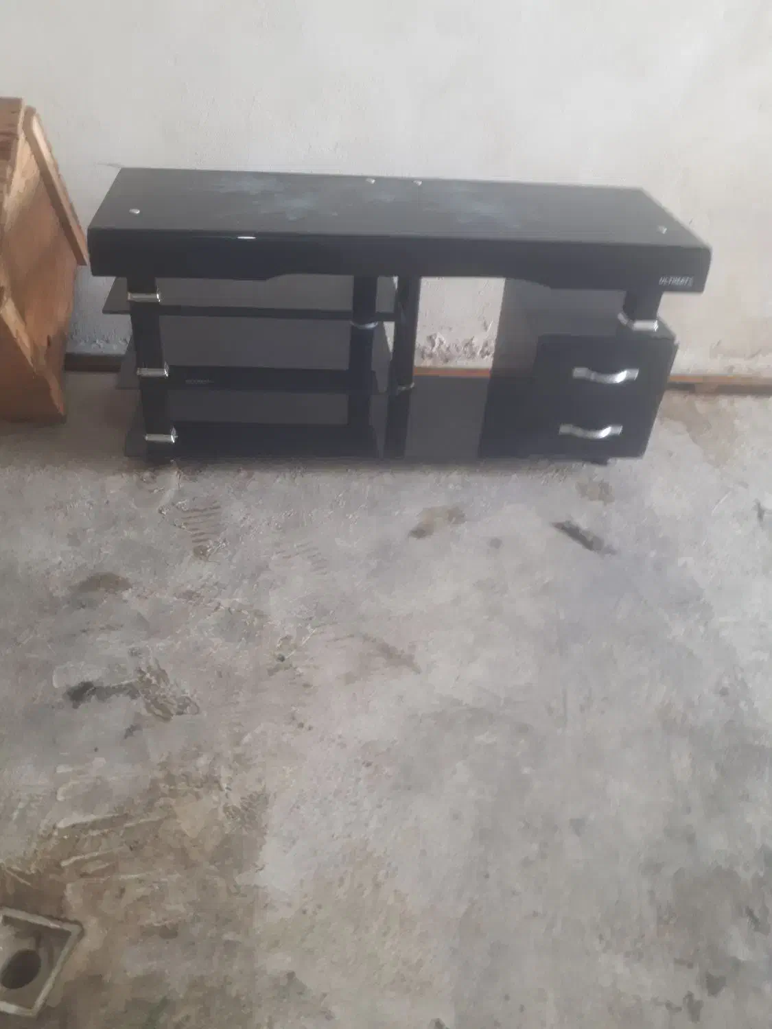 زیر تلویزیونی شیشه ای سالم|میز تلویزیون|یاسوج, |دیوار