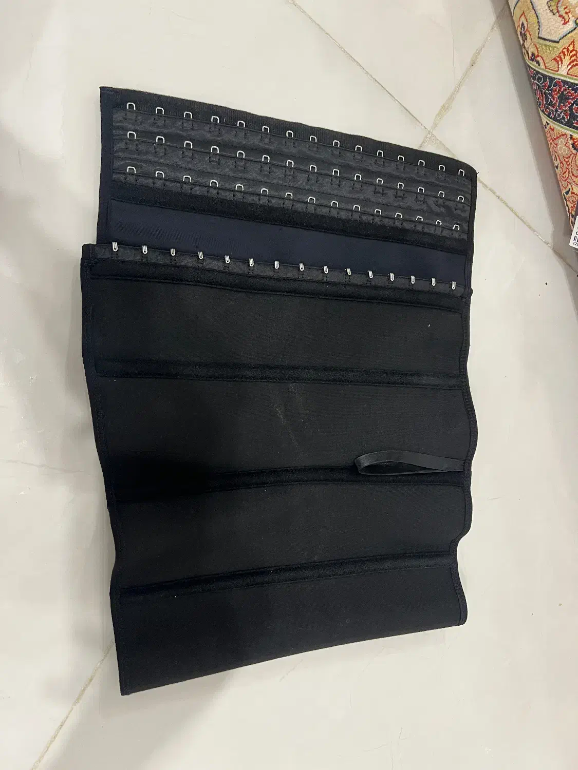 کن ساعت شنی|لباس|بابل, |دیوار