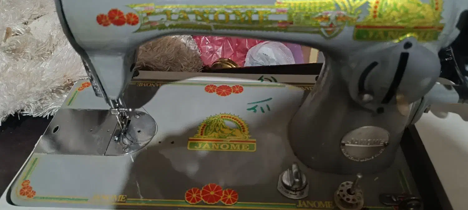 چرخ خیاطی|چرخ خیاطی و ریسندگی|میانه, |دیوار