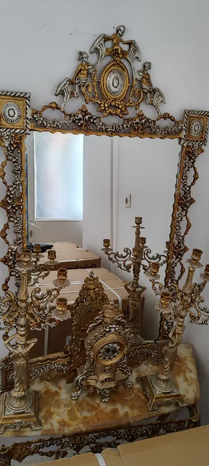 آینه و شمعدان|آینه|اصفهان, سپاهان‌شهر|دیوار