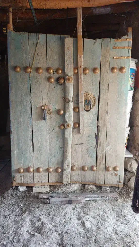 درب چوبی قدیمی|کلکسیون اشیاء عتیقه|کوهرنگ, |دیوار