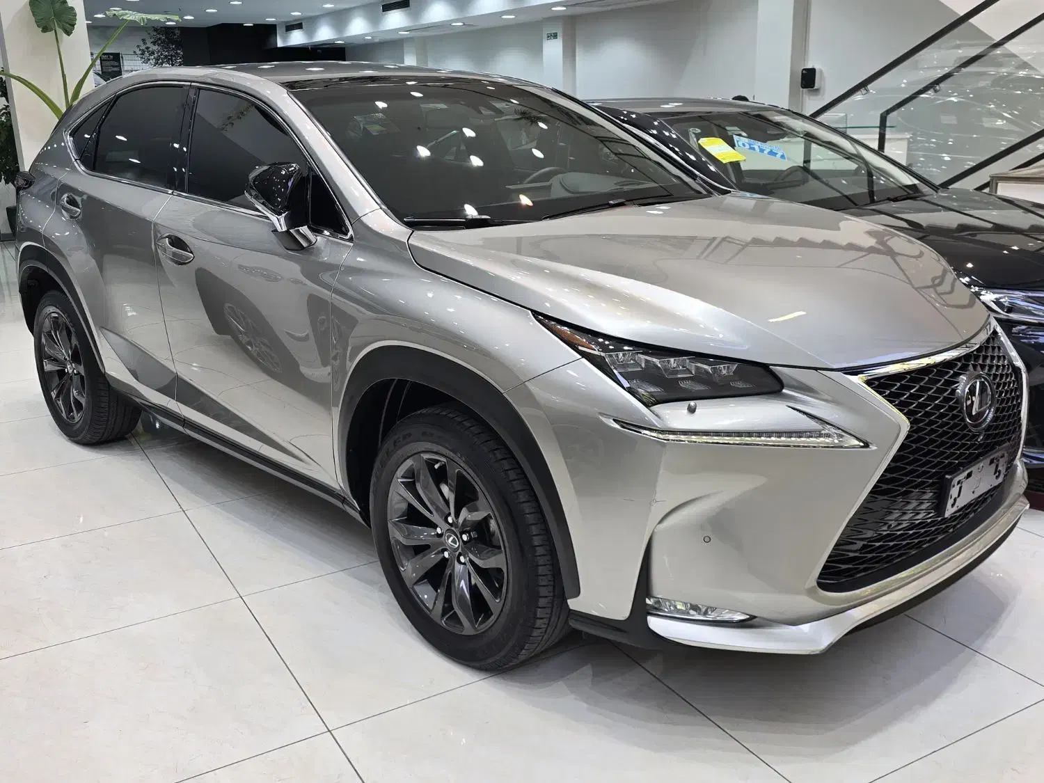مرجع تخصصی لکسوس/  Nx200t فول عمان با رزومه|خودرو سواری و وانت|تهران, نیاوران|دیوار