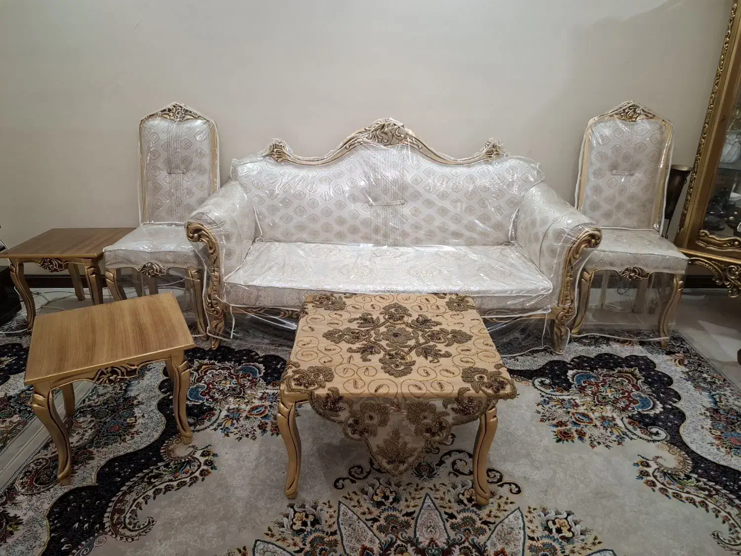 مبل کلاسیک ۹ نفره|مبلمان خانگی و میز عسلی|تهران, شهران جنوبی|دیوار