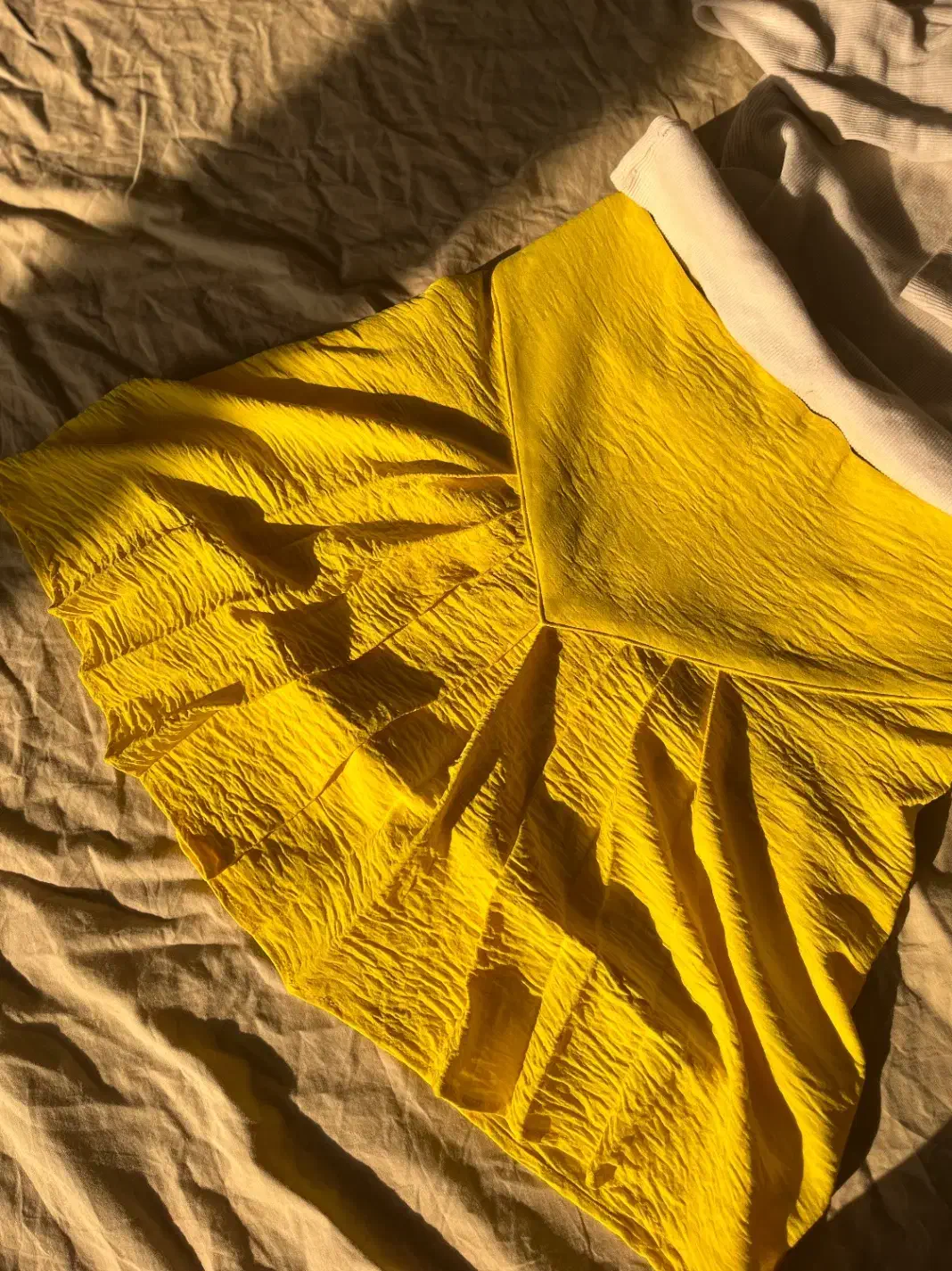 دامن کوتاه|لباس|گرگان, |دیوار