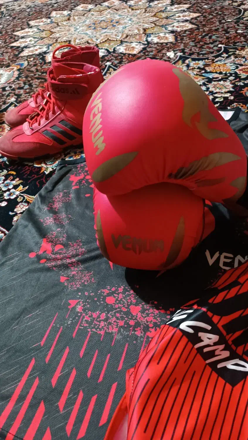 لباس بوکس وکفش ورزشی|تجهیزات ورزشی|فردیس, شهرک شهید حسینی|دیوار