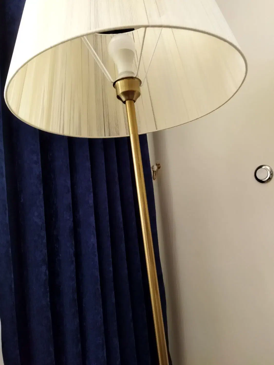 آباژورکنارسالنی کاملاا نو|چراغ خواب و آباژور|قزوین, |دیوار