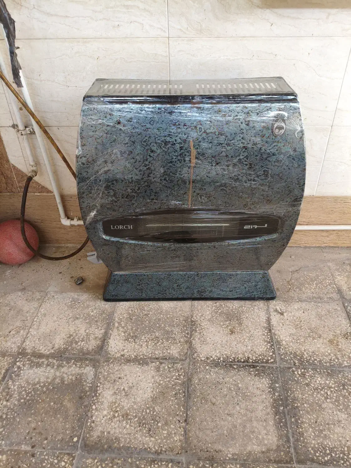 3 دستگاه بخاری دودکش دار در حد نو|بخاری، هیتر، شومینه|آغاجاری, |دیوار