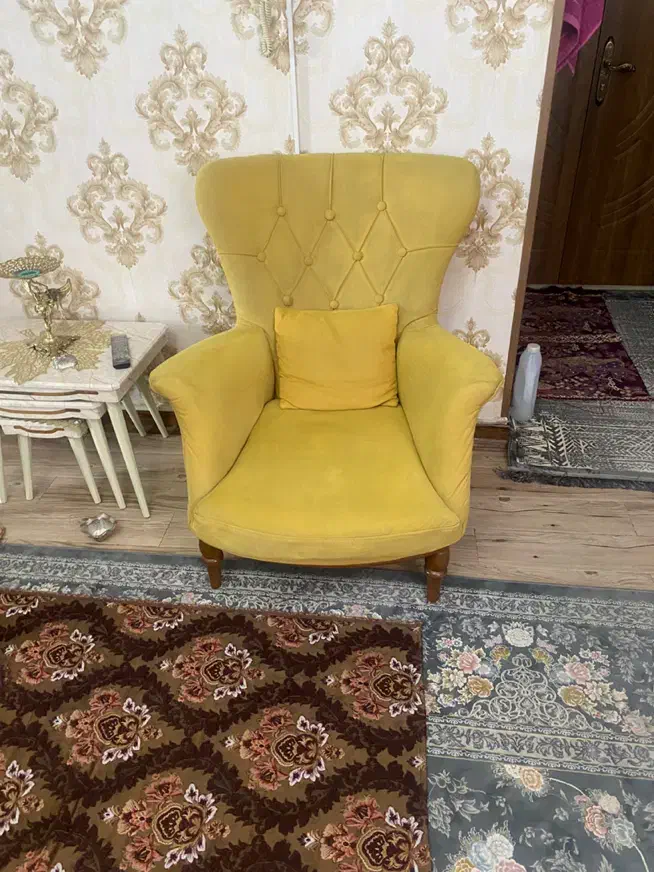 مبل چستر در حد نو میز جلو مبلی و عسلی در حد نو|مبلمان خانگی و میز عسلی|اسلام‌شهر, شهرک قائمیه|دیوار
