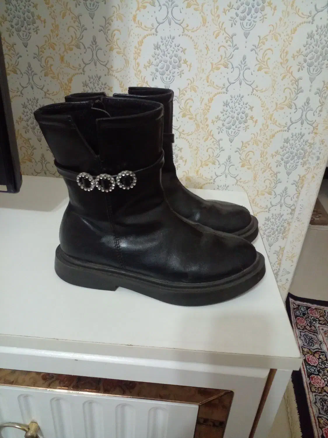 پوتین ۳۴ تازه تمیز فقط فقط دو سه بار پوشیده|کفش و لباس بچه|رشت, منظریه|دیوار