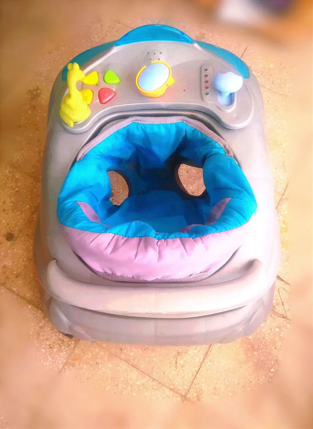 کالسکه و روروک درحد نو|کالسکه و لوازم جانبی|کاشان, فاز ۲ ناجی آباد|دیوار