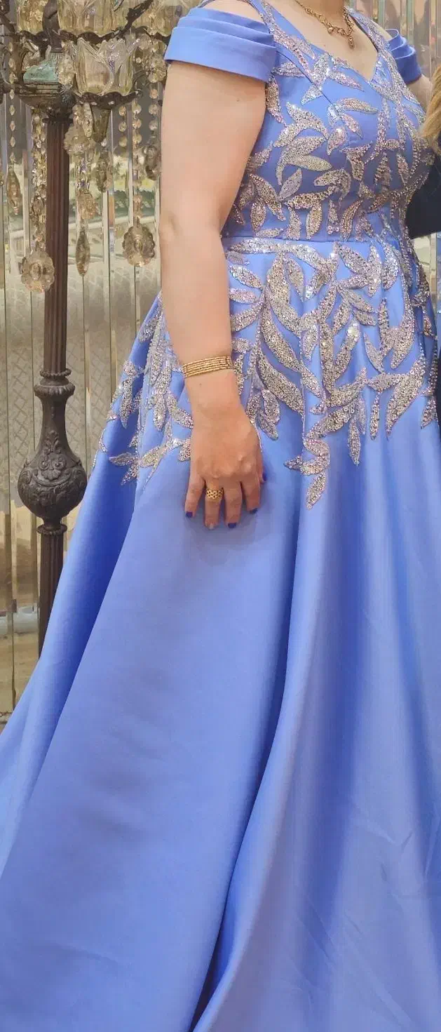 پیراهن مجلسی|لباس|صومعه‌سرا, |دیوار