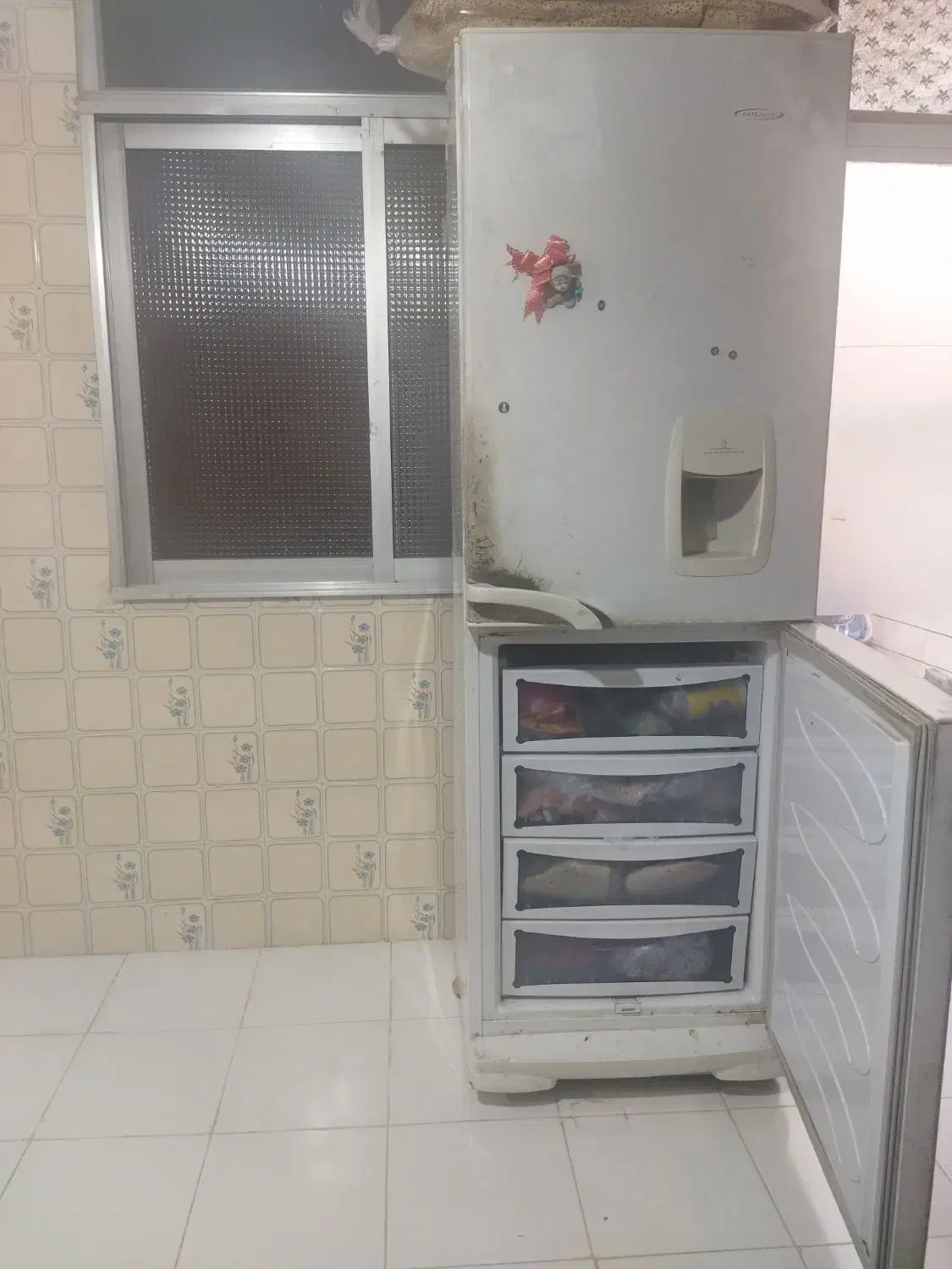 یخچال گلسان به علت جا به جایی|یخچال و فریزر|اصفهان, دانشگاه افسری امیرالمومنین|دیوار