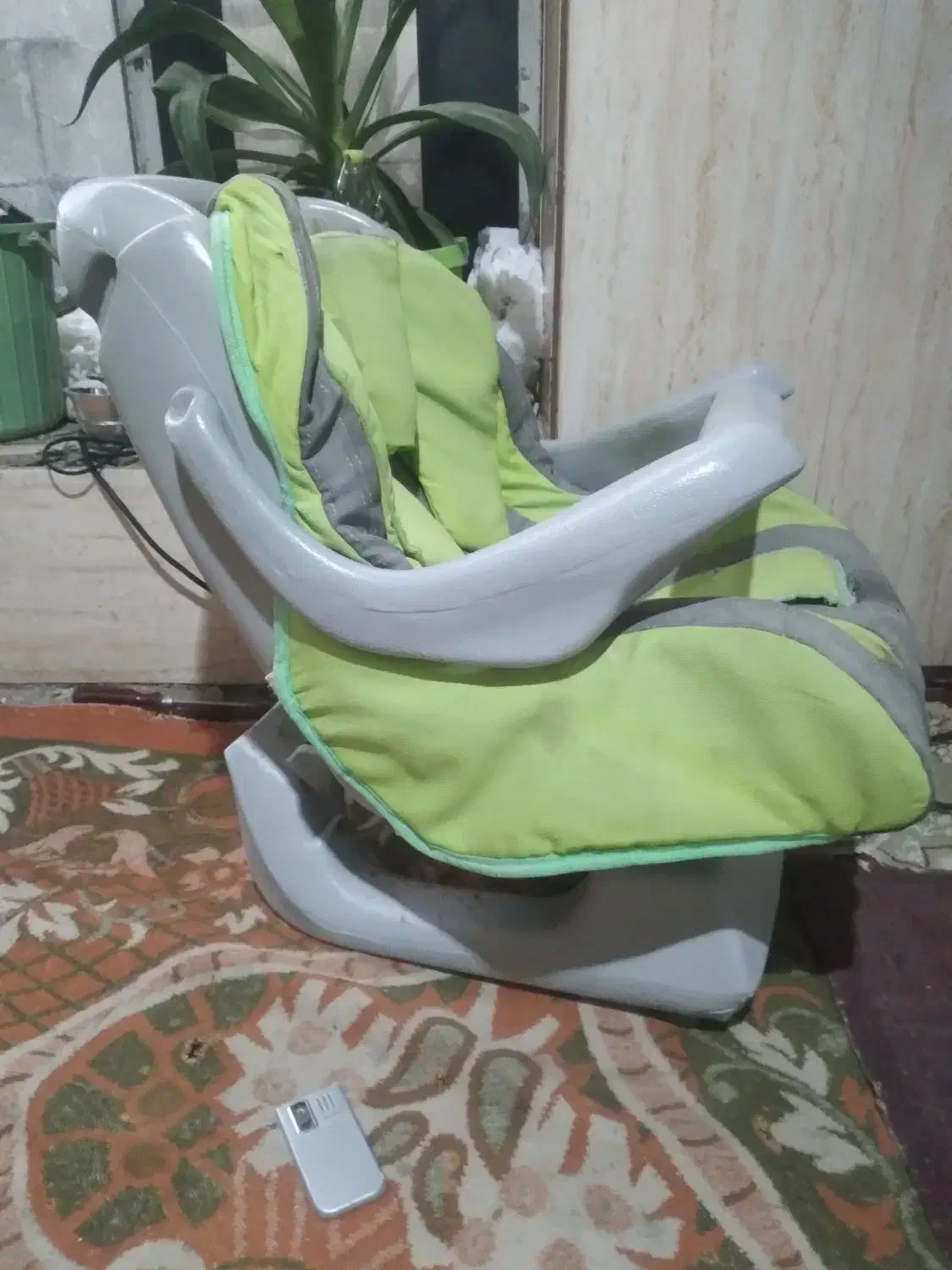 صندلی بچه سالم در حد نو|تخت و صندلی بچه|فسا, |دیوار