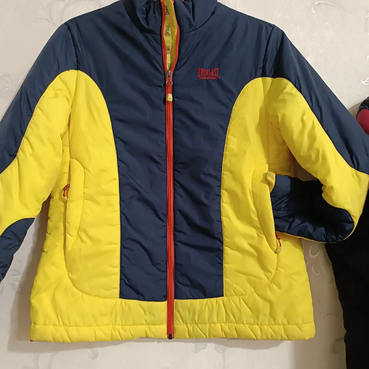 کاپشن خارجی|لباس|نیشابور, هفده شهریور|دیوار