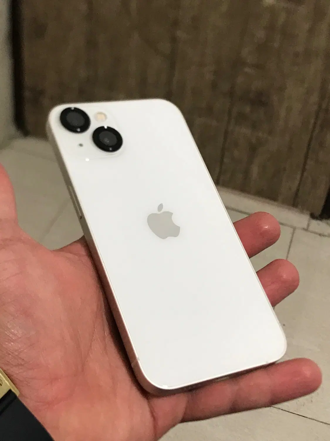 iphone13 normal|موبایل|میانه, |دیوار