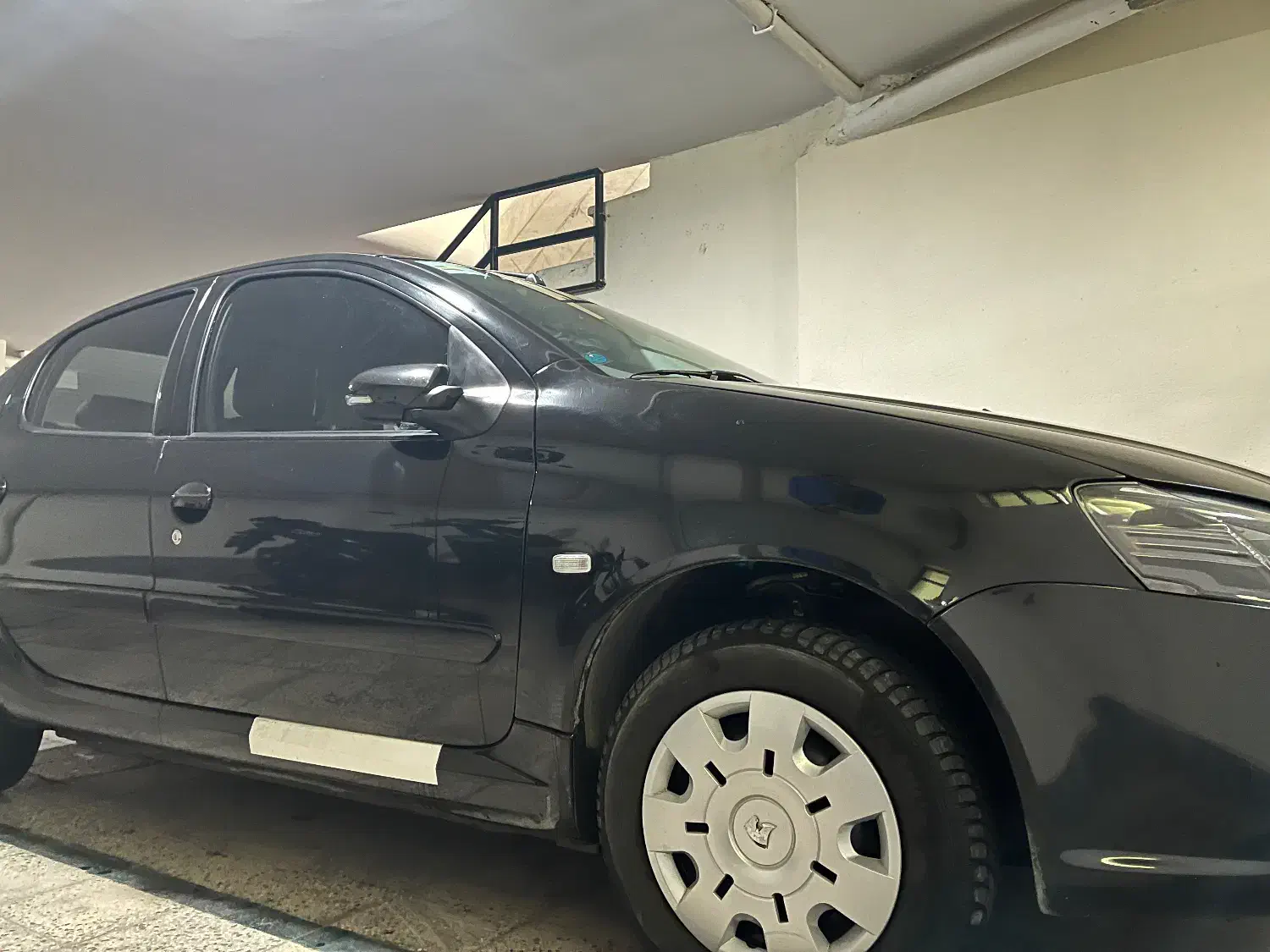 رانا پلاس ۱۴۰۰ در حد صفر|خودرو سواری و وانت|لاهیجان, شیشه گران|دیوار