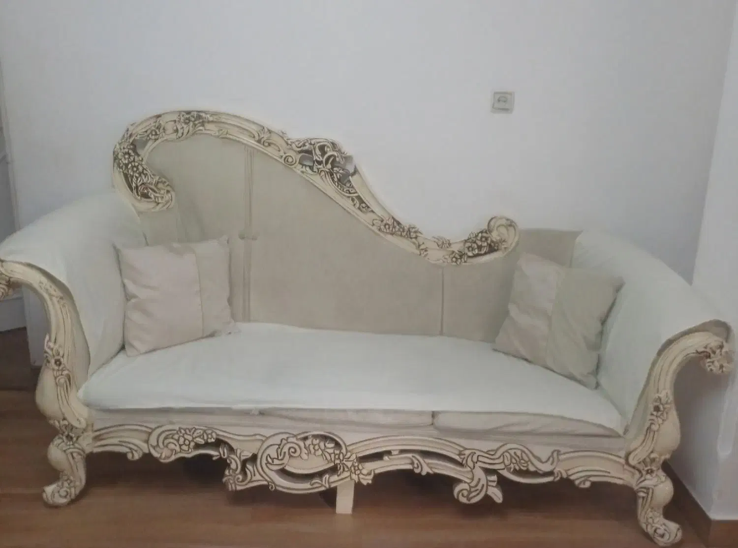 مبل ۷نفره|مبلمان خانگی و میز عسلی|رشت, نخودچر|دیوار