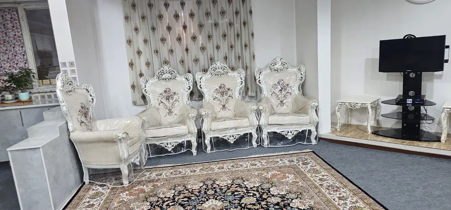 مبل ۷نفره بسیار تمیز|مبلمان خانگی و میز عسلی|ازنا, |دیوار