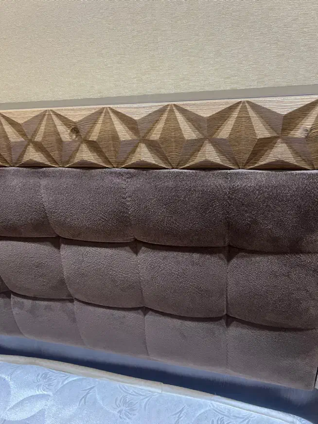 تخت یک نفره کاملا سالم و تمیز و تشک یک نفره(فوری)|چراغ خواب و آباژور|رشت, گلباغ نماز|دیوار