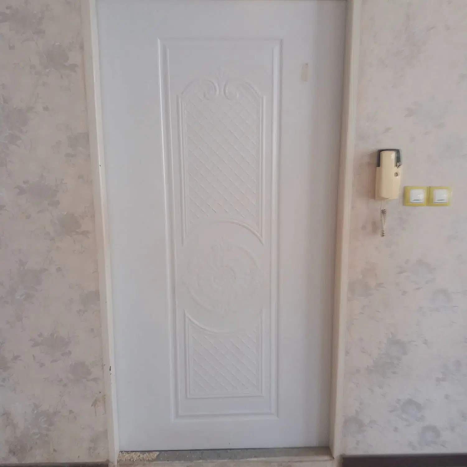 ساخت درب چوبی با بهترین قیمت|خدمات پیشه و مهارت|همدان, |دیوار