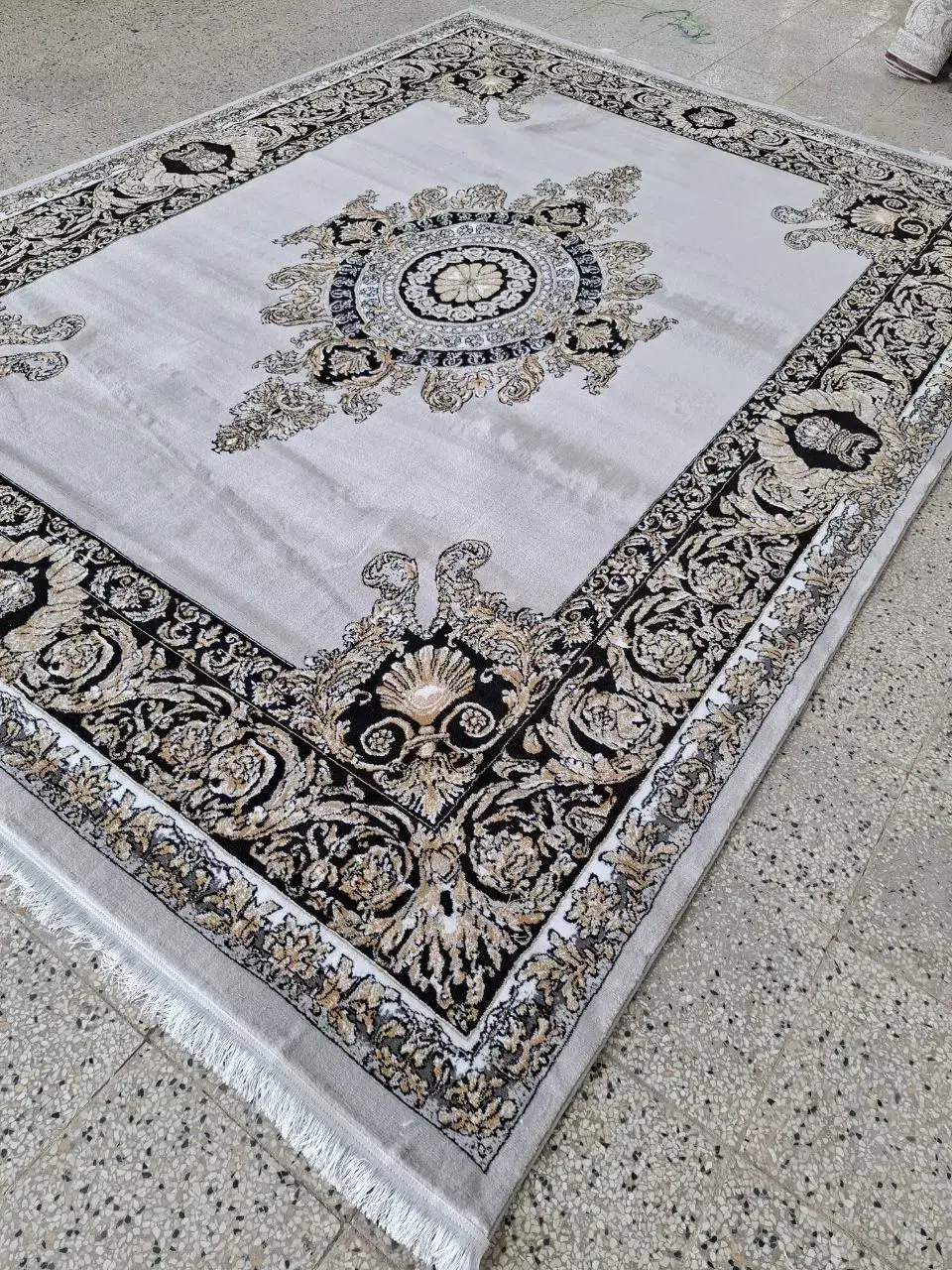 فرش گل رز.|فرش|کرج, دهقان ویلا|دیوار