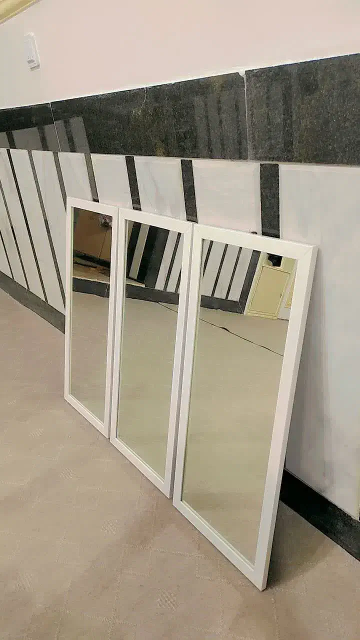 سه عدد آینه|آینه|دورود, |دیوار