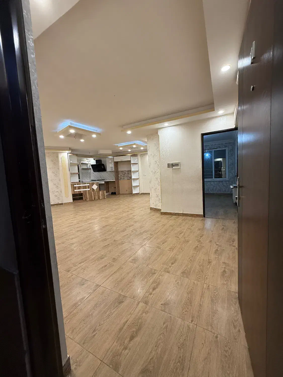 فروش واحد۸۲متری در بهترین لوکیشن شهر|فروش آپارتمان|صومعهسرا, |دیوار